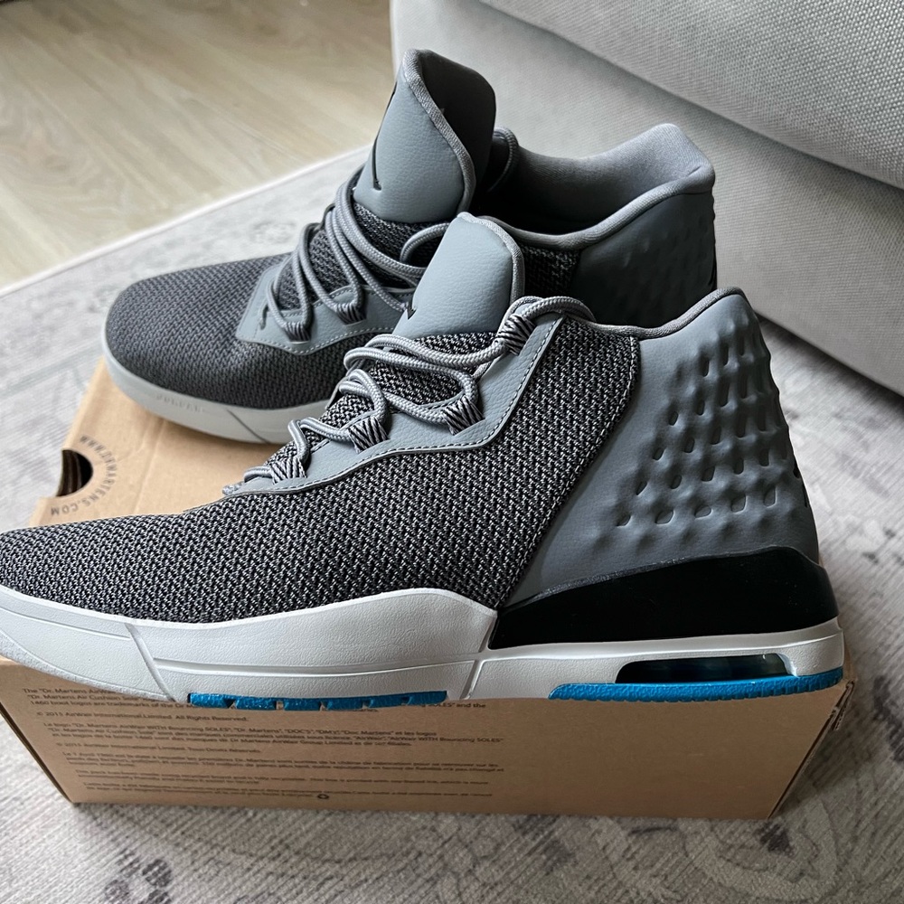 Air Jordan Academy Nike Men’s  Shoes Sz 9.5 Mint